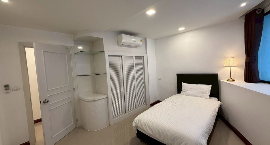 For rent 3 bedrooms condo in Khlong Toei, Bangkok