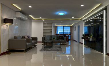 Condo en alquiler de 3 habitaciones en Khlong Toei, Bangkok