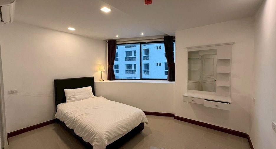 For rent 3 bedrooms condo in Khlong Toei, Bangkok