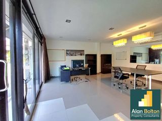 Casa adosada en alquiler y en venta de 2 habitaciones en Bang Lamung, Chonburi