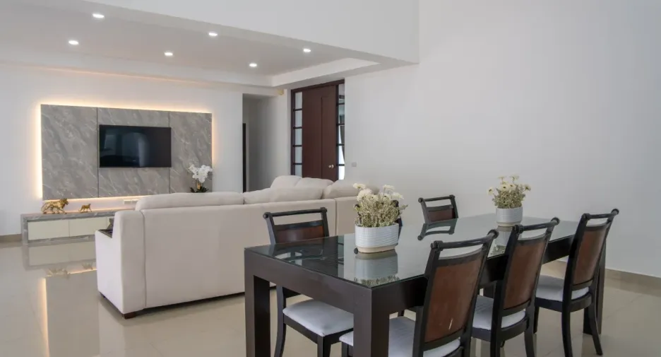 For sale 4 bedrooms house in East Pattaya, Pattaya
