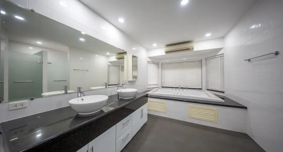For sale 4 bedrooms house in East Pattaya, Pattaya