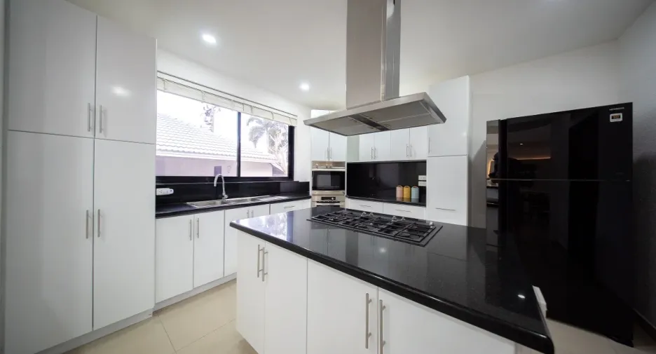 For sale 4 bedrooms house in East Pattaya, Pattaya