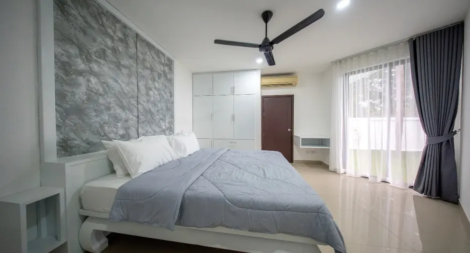 For sale 4 bedrooms house in East Pattaya, Pattaya