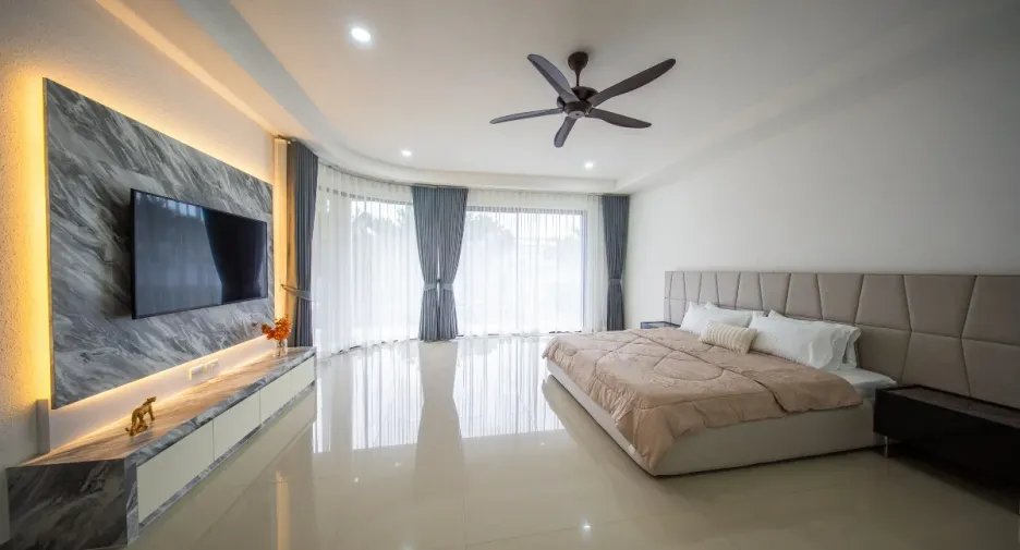 For sale 4 bedrooms house in East Pattaya, Pattaya