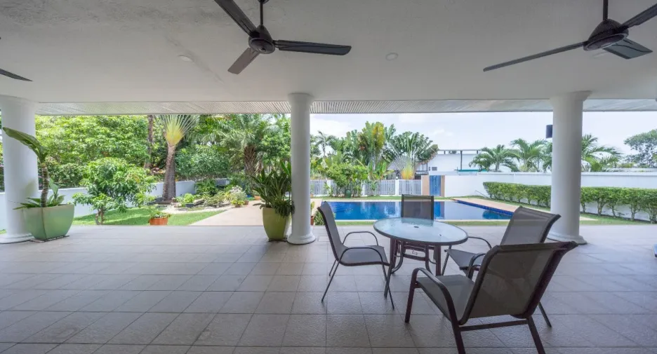 For sale 4 bedrooms house in East Pattaya, Pattaya