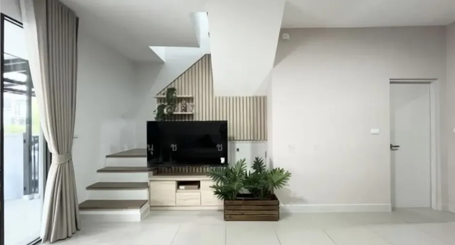 For rent 3 bedrooms townhouse in Bang Phli, Samut Prakan