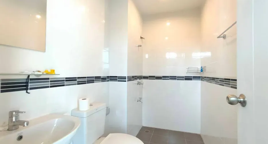 For sale and for rent 3 bedrooms townhouse in Lat Krabang, Bangkok
