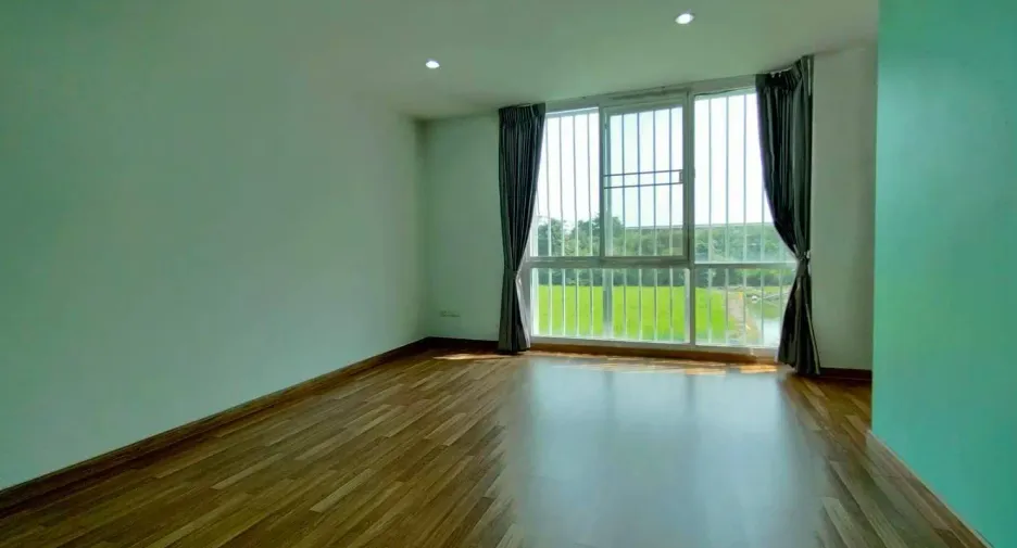 For sale and for rent 3 bedrooms townhouse in Lat Krabang, Bangkok