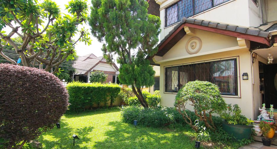 For sale 4 bedrooms house in Bang Na, Bangkok
