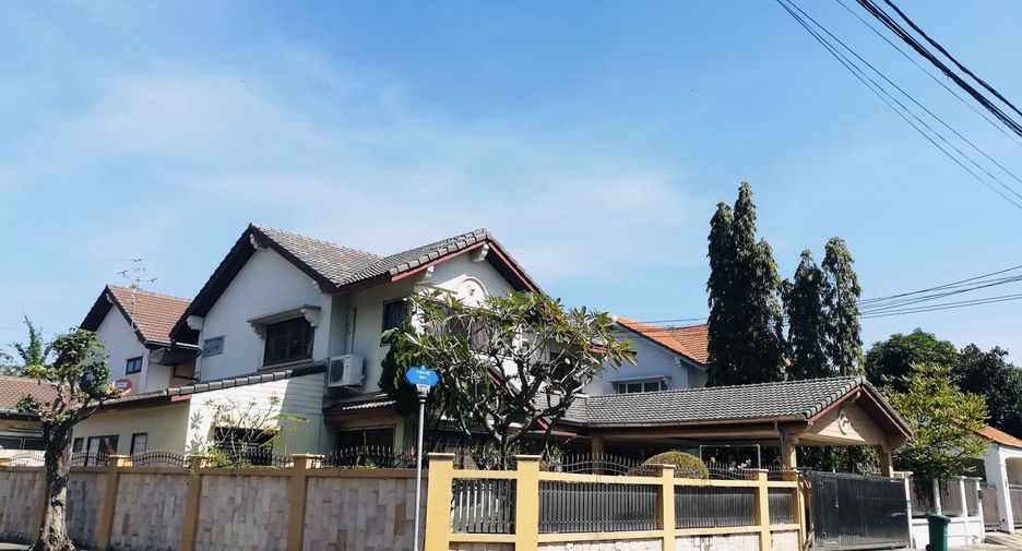 For sale 4 bedrooms house in Bang Na, Bangkok