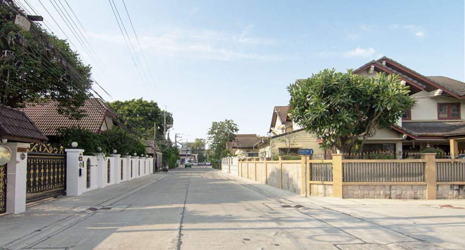 For sale 4 bedrooms house in Bang Na, Bangkok