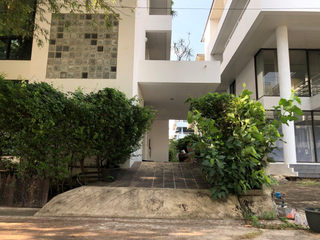Casa adosada en venta de 4 habitaciones en Suan Luang, Bangkok
