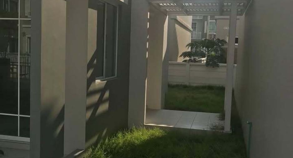 For rent 3 bedrooms townhouse in Bang Phli, Samut Prakan