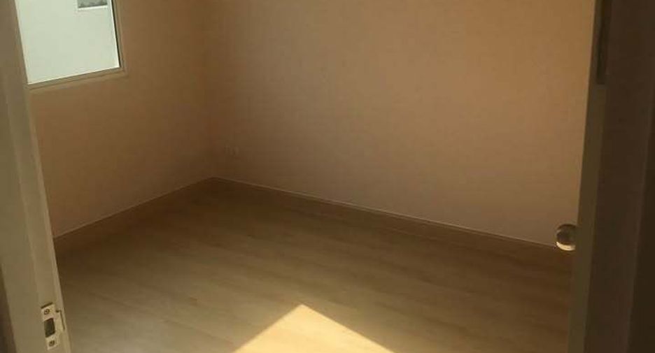 For rent 3 bedrooms townhouse in Bang Phli, Samut Prakan