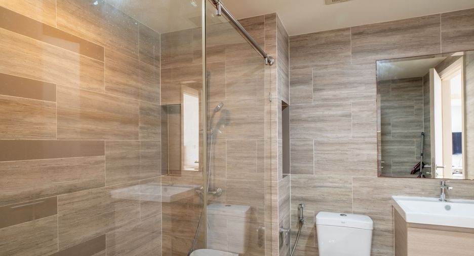 For sale 2 bedrooms condo in Huai Khwang, Bangkok