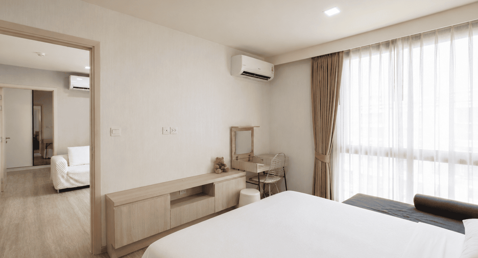 For sale 2 bedrooms condo in Huai Khwang, Bangkok