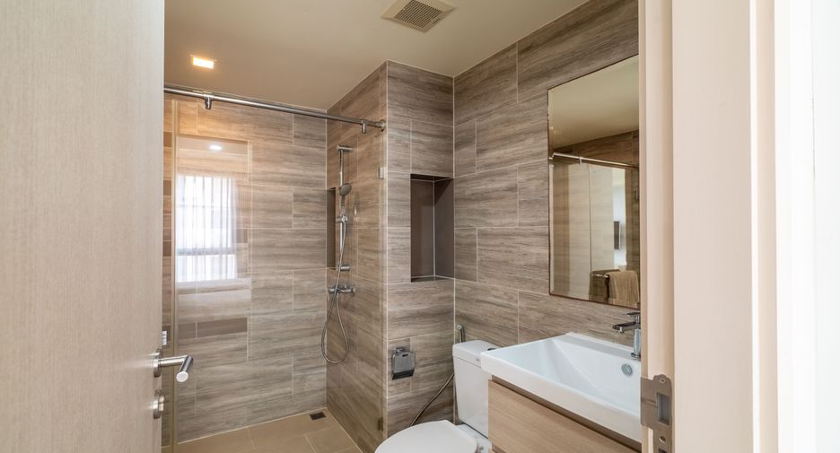 For sale 2 bedrooms condo in Huai Khwang, Bangkok