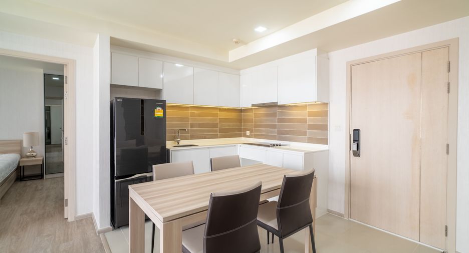 For sale 2 bedrooms condo in Huai Khwang, Bangkok