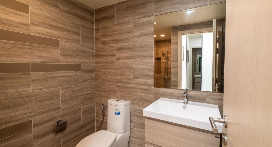For sale 2 bedrooms condo in Huai Khwang, Bangkok