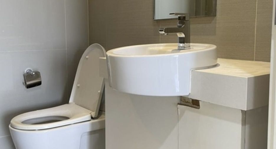 For rent 2 bedrooms condo in Yan Nawa, Bangkok