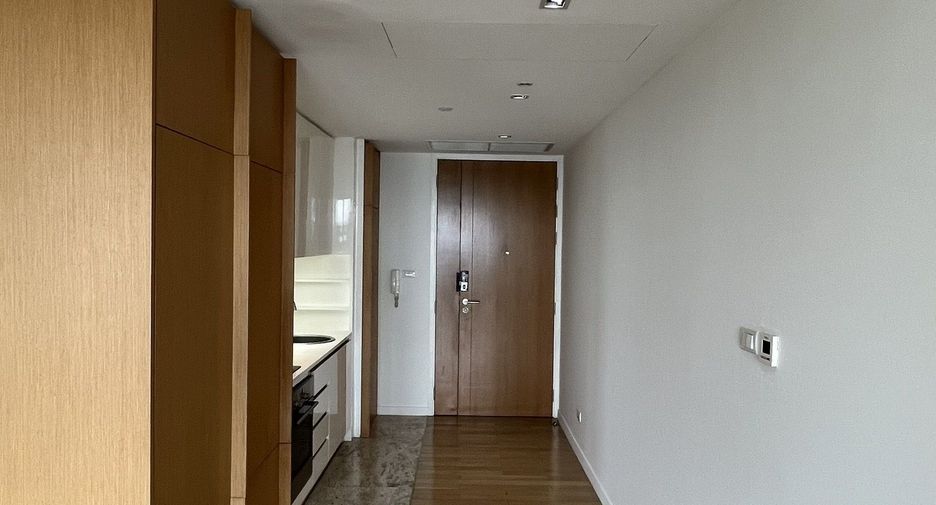 For sale studio condo in Yan Nawa, Bangkok