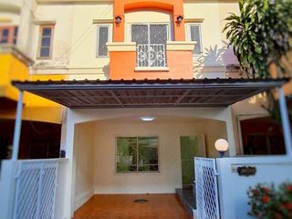 Reihenhaus zum Kauf mit 3 Zimmer in Khlong Sam Wa, Bangkok