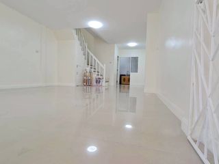 Reihenhaus zum Kauf mit 3 Zimmer in Khlong Sam Wa, Bangkok