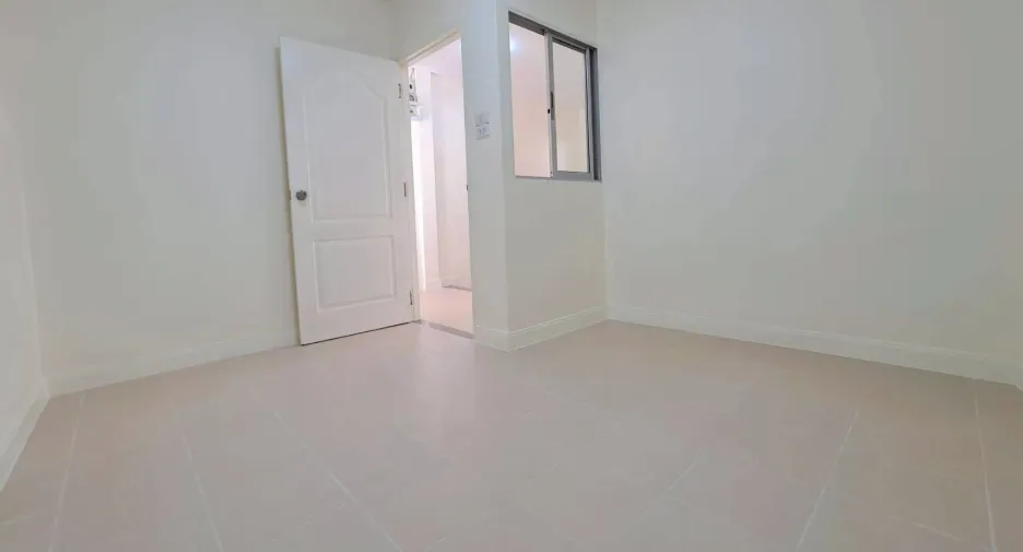 For sale 3 bedrooms townhouse in Khlong Sam Wa, Bangkok