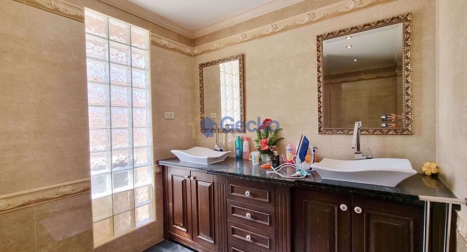 For sale 2 bedrooms condo in Pratumnak, Pattaya