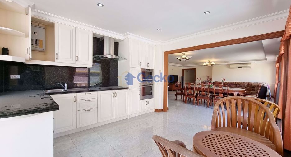 For sale 2 bedrooms condo in Pratumnak, Pattaya