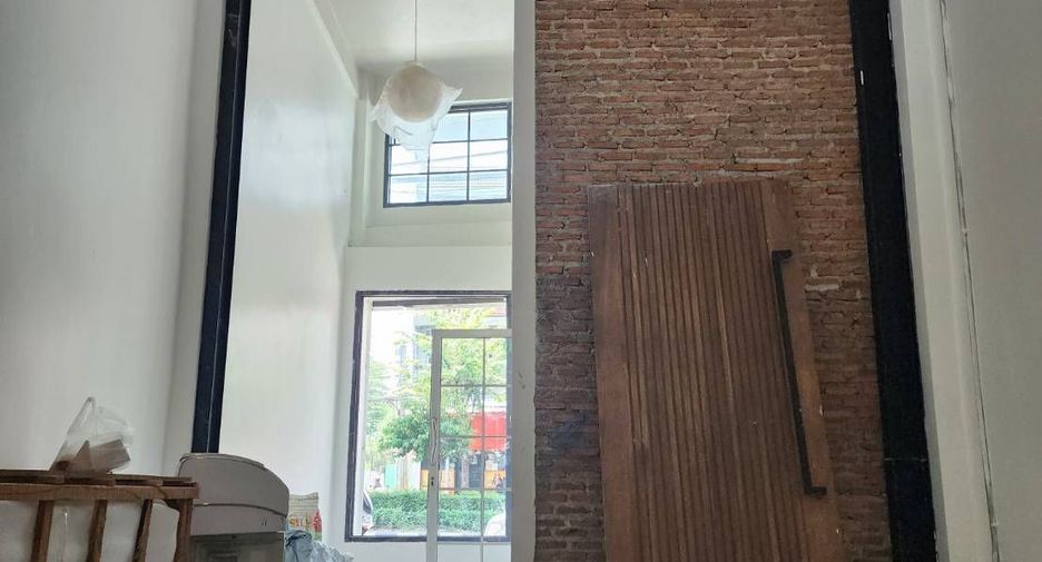 For sale 6 bedrooms retail Space in Bangkok Yai, Bangkok