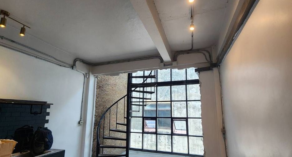 For sale 6 bedrooms retail Space in Bangkok Yai, Bangkok