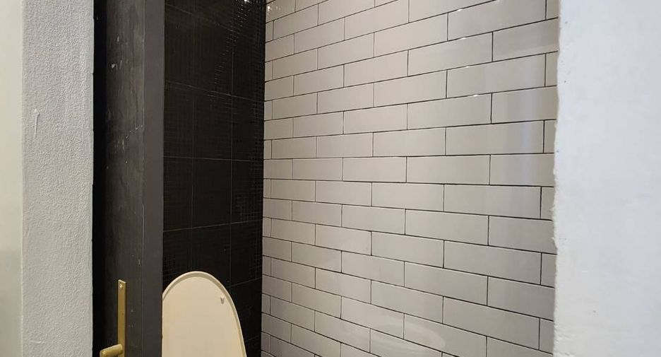For sale 6 bedrooms retail Space in Bangkok Yai, Bangkok