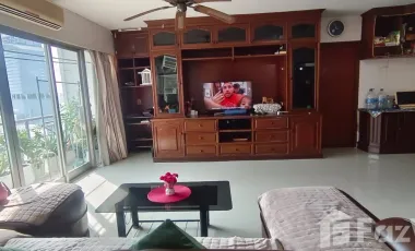 For rent 2 bedrooms condo in Yan Nawa, Bangkok