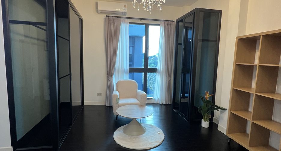 For rent 5 bedrooms house in Bang Kapi, Bangkok