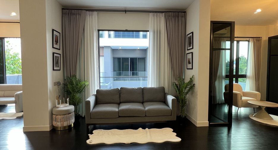 For rent 5 bedrooms house in Bang Kapi, Bangkok