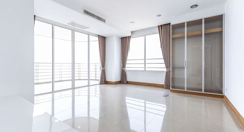 For sale 2 bedrooms condo in Jomtien, Pattaya