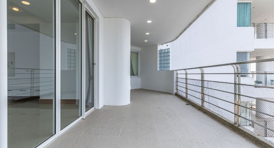 For sale 2 bedrooms condo in Jomtien, Pattaya