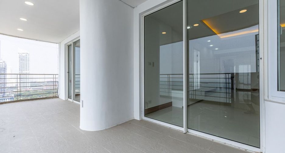 For sale 2 bedrooms condo in Jomtien, Pattaya