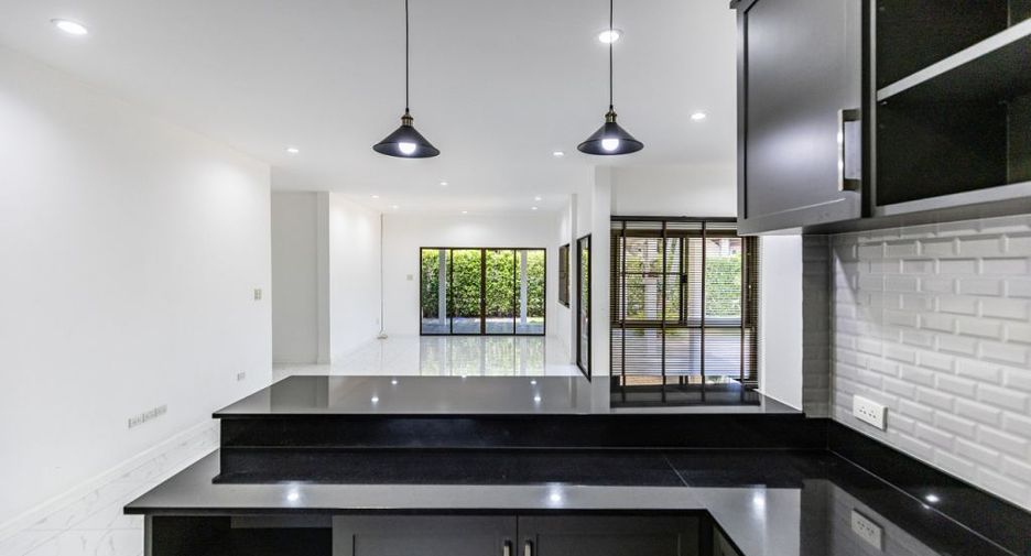 For sale 2 bedrooms house in East Pattaya, Pattaya
