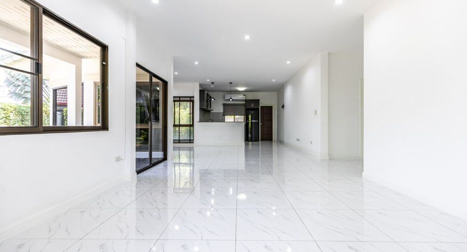 For sale 2 bedrooms house in East Pattaya, Pattaya