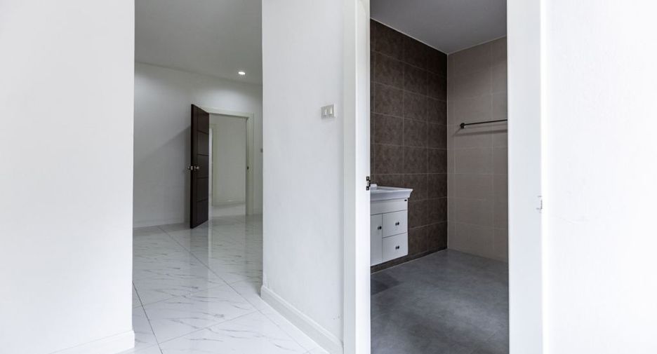 For sale 2 bedrooms house in East Pattaya, Pattaya