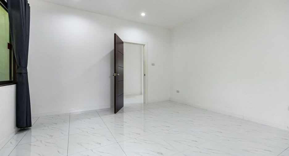 For sale 2 bedrooms house in East Pattaya, Pattaya