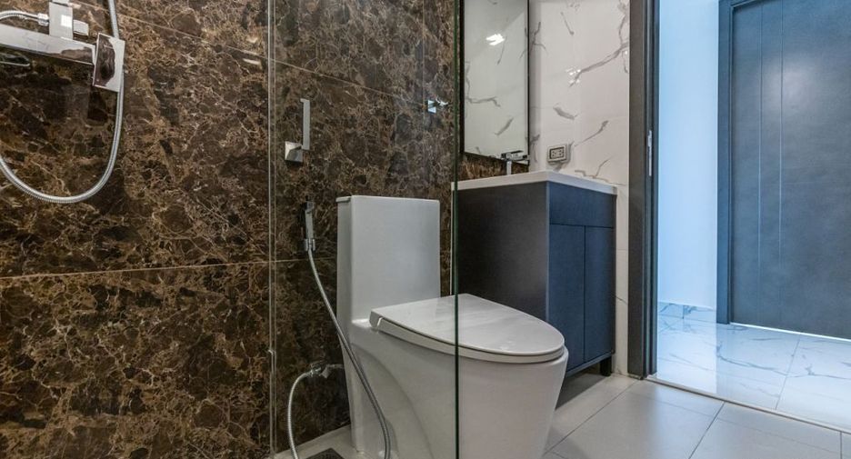 For rent 2 bedrooms condo in Pratumnak, Pattaya
