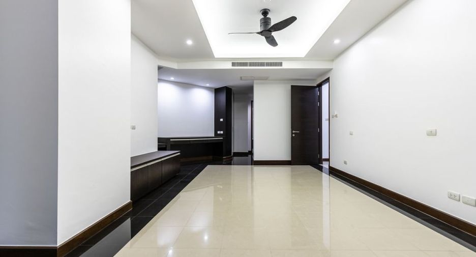 For sale 3 bedrooms condo in Jomtien, Pattaya