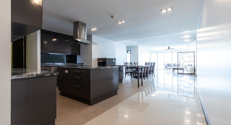 For sale 3 bedrooms condo in Jomtien, Pattaya