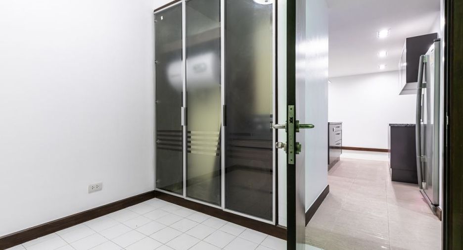 For sale 3 bedrooms condo in Jomtien, Pattaya
