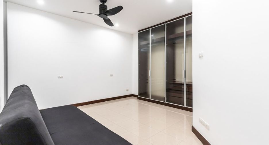 For sale 3 bedrooms condo in Jomtien, Pattaya