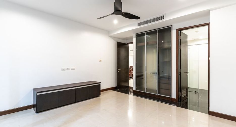For sale 3 bedrooms condo in Jomtien, Pattaya